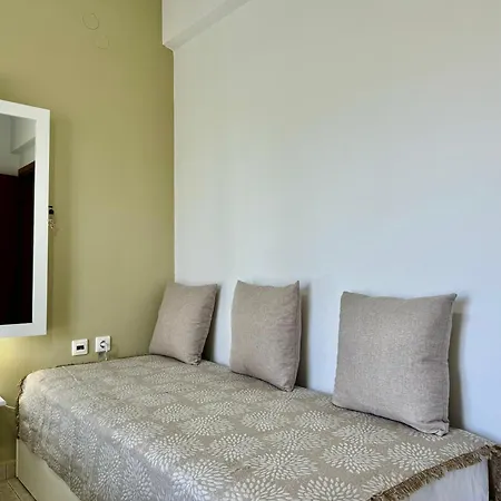 Serenity Spilia Garden Floor Apartment *
